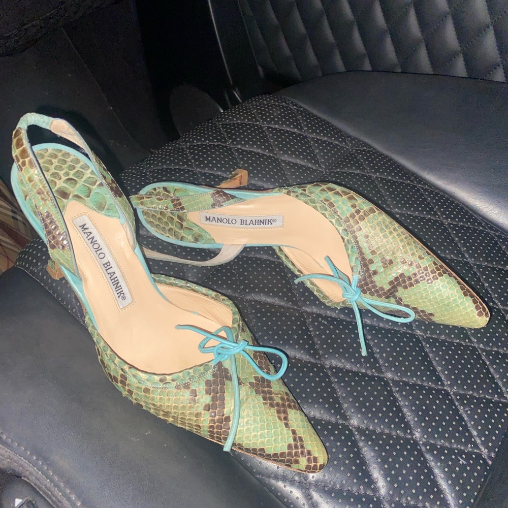Manolo blahnik kitten heels